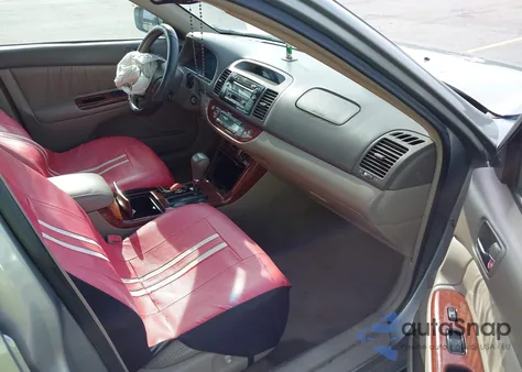 2005 Toyota Camry Le/Xle/Se z USA, uszkodzony, nr VIN 4T1BF30K05U596653